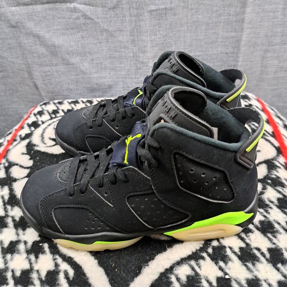 %Nike Air Jordan 6 Retro GS Youth Size 5.5 / AJ23